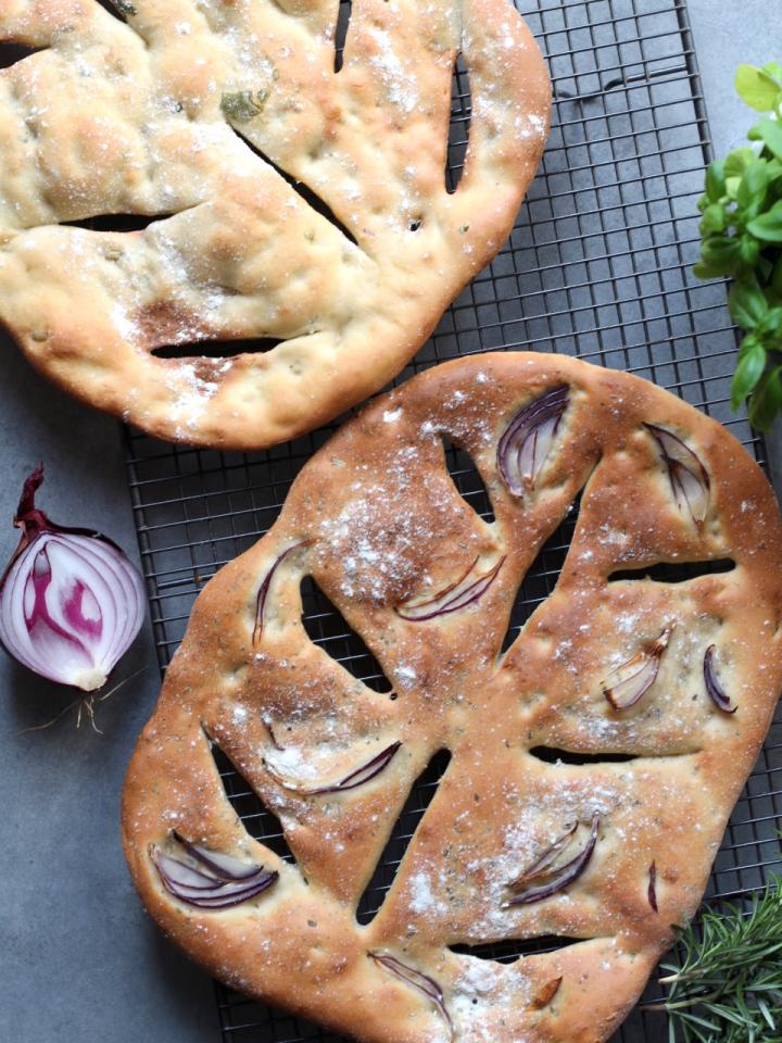 Fougasse with herbs 