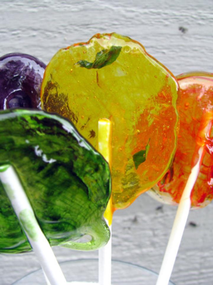 Add bright colours to your lollipops!